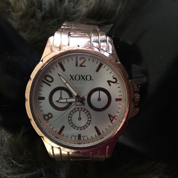 Women’s XOXO rose gold tone bracelet watch - Picture 2 of 8